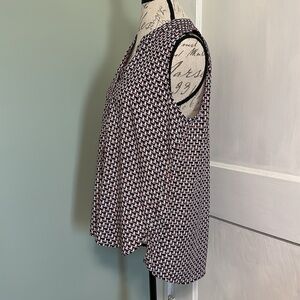 Dalia Navy/Red/White Sailboat Print Sleeveless Split-Neck Buttoned Tunic Blouse